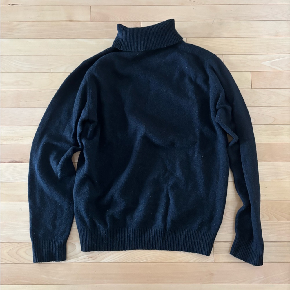 Uniqlo Black Turtleneck Sweater